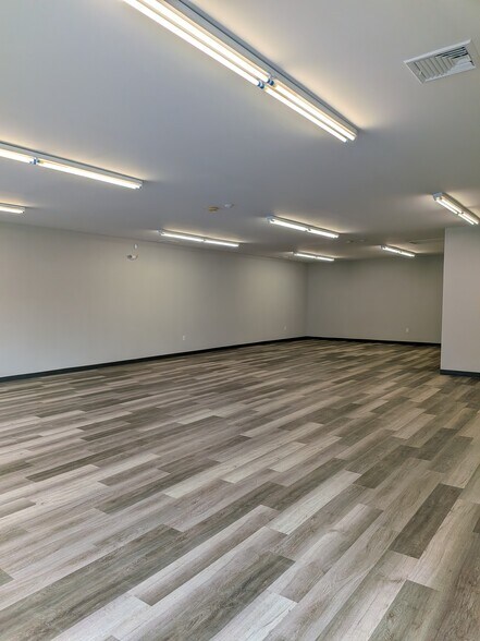 More Photos Of 8520 Allentown Pike, Blandon Unknown For Lease