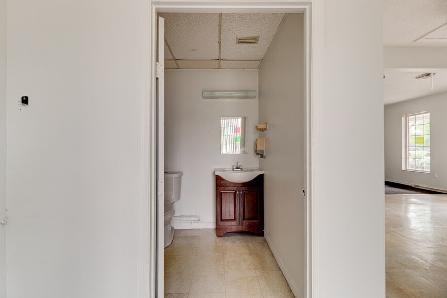 More Photos Of 2820 Howland Blvd, Deltona Storefront Retail Office For Sale