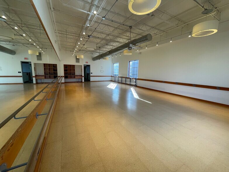 More Photos Of 484 King St, Charleston General Retail For Lease
