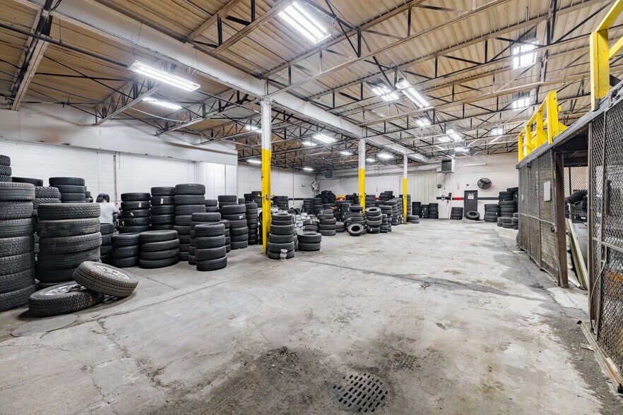 More Photos Of 28530 Reynolds St, Inkster Manufacturing For Lease