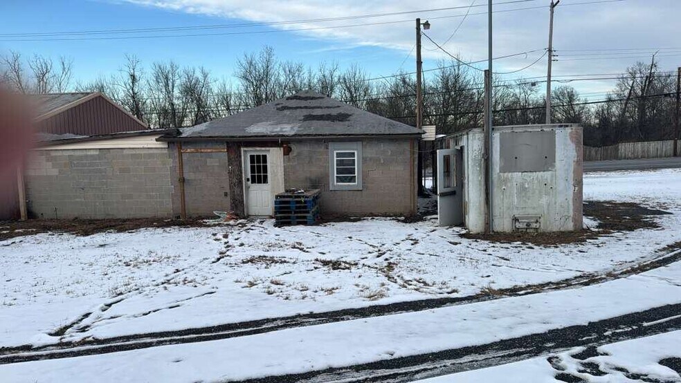 More Photos Of 2690 E Harrisburg Pike, Middletown Freestanding For Lease