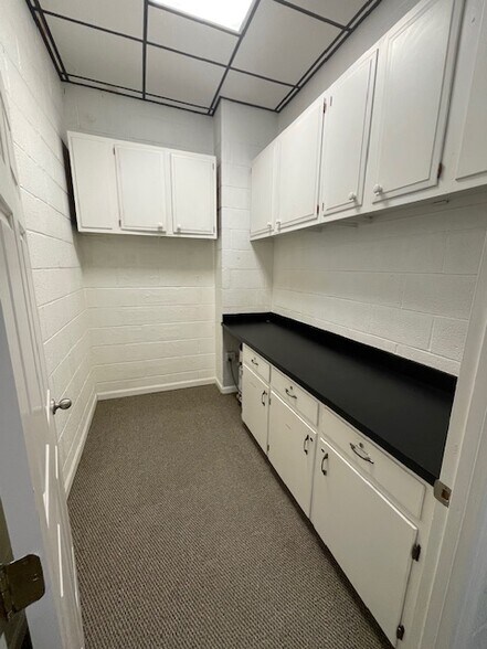 More Photos Of 119 Courthouse, Elizabethtown Medical For Sale