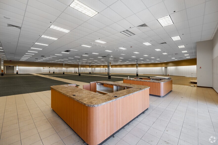 More Photos Of 3391 State Route 27, Franklin Park Storefront For Lease