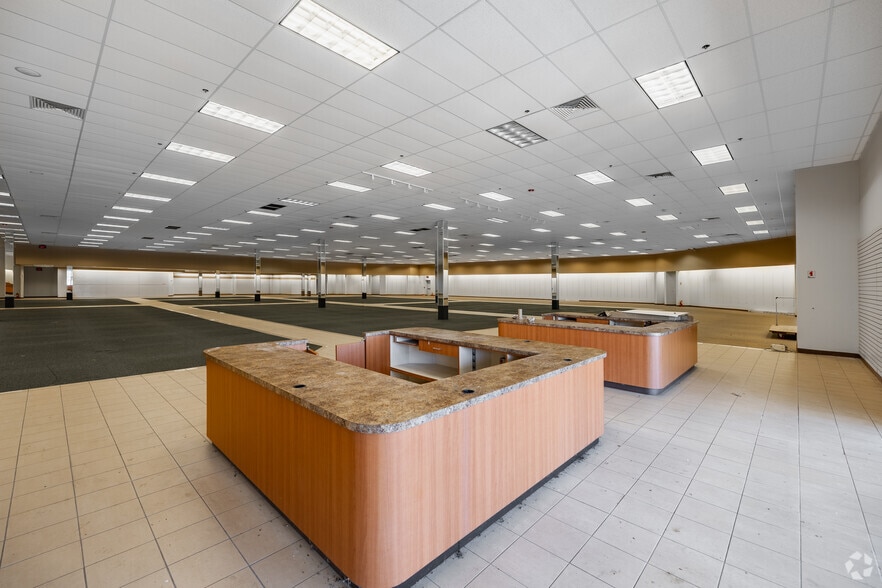More Photos Of 3391 State Route 27, Franklin Park Storefront For Lease