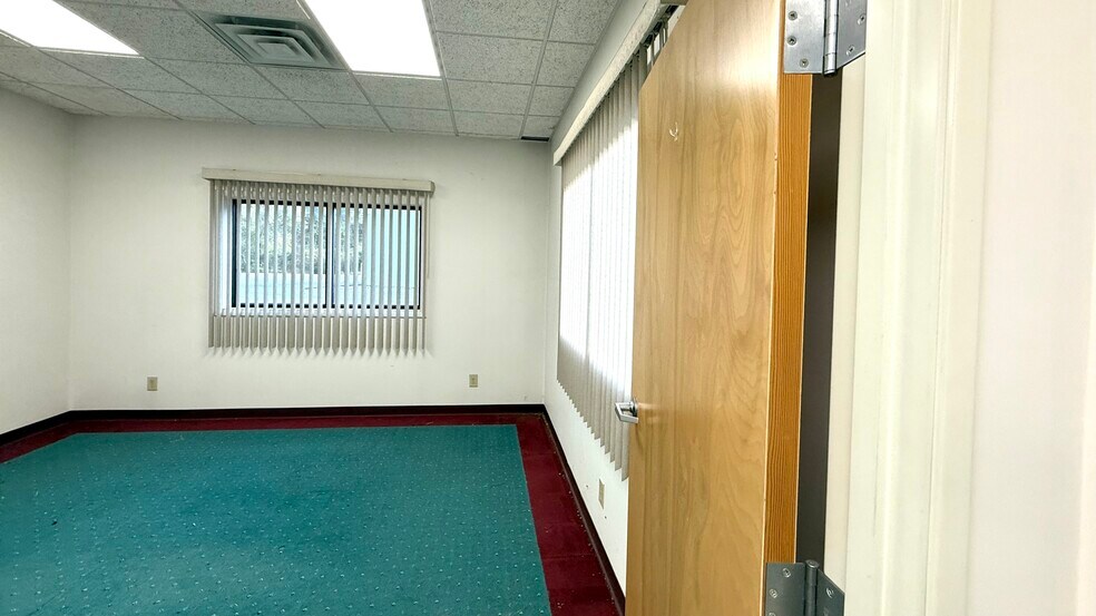 More Photos Of 615 Commerce Rd, Richmond Office For Lease