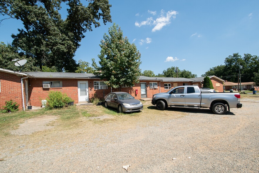 More Photos Of 3425 Martin Ave, Greensboro Apartments For Sale