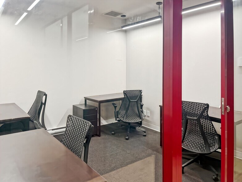 More Photos Of 4012A Rue Wellington, Verdun Coworking Space
