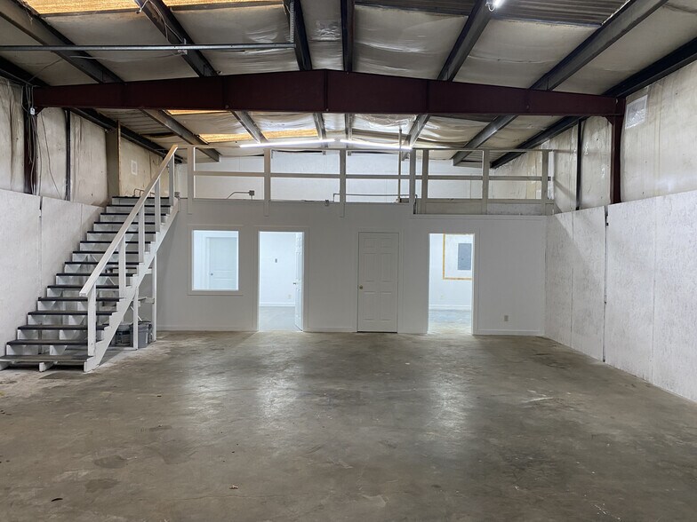 More Photos Of 13213 State Highway 155 S, Tyler Warehouse For Lease