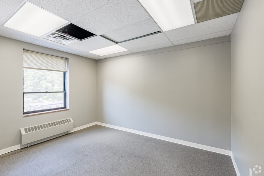 More Photos Of 250 Mt Lebanon Blvd, Pittsburgh Medical For Lease