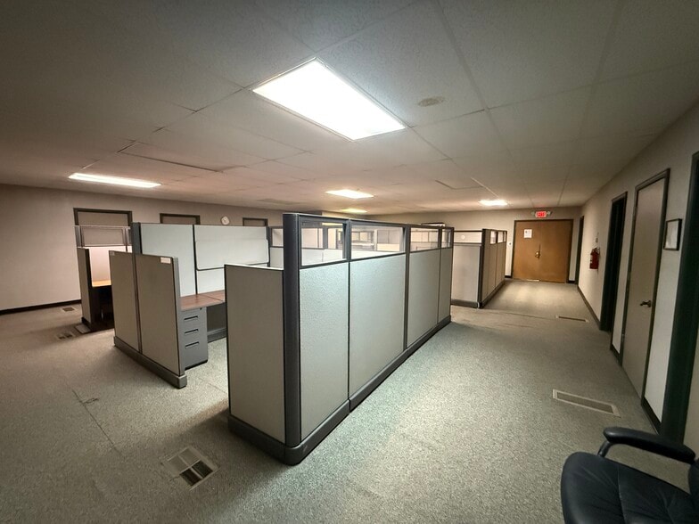 More Photos Of 1001 Berryville St, El Paso Warehouse For Sale