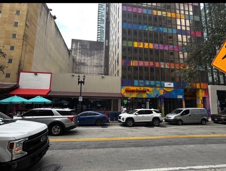 More Photos Of 16-20 W Flagler St, Miami Storefront For Lease