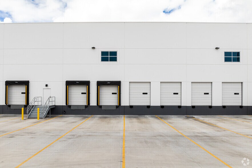 More Photos Of 1376 W 2600 S, Woods Cross Distribution For Sale