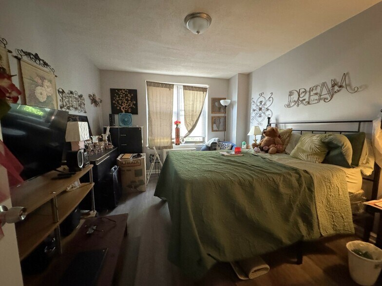 More Photos Of 7702 S Jeffery Blvd, Chicago Apartments For Sale