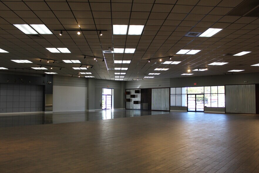 More Photos Of 855 N Highway 17-92, Longwood Storefront For Sale