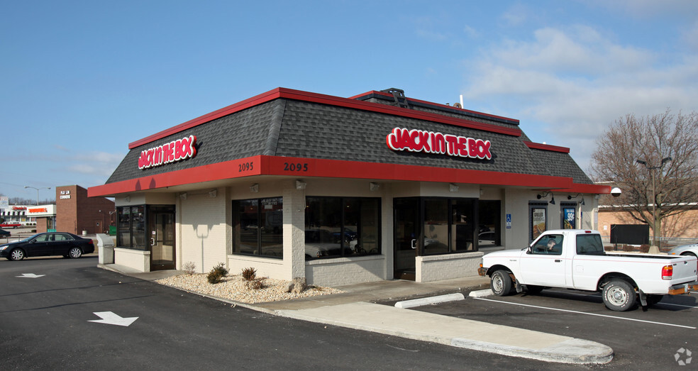 Primary Photo Of 2095 N Lindbergh Blvd, Florissant Fast Food For Lease