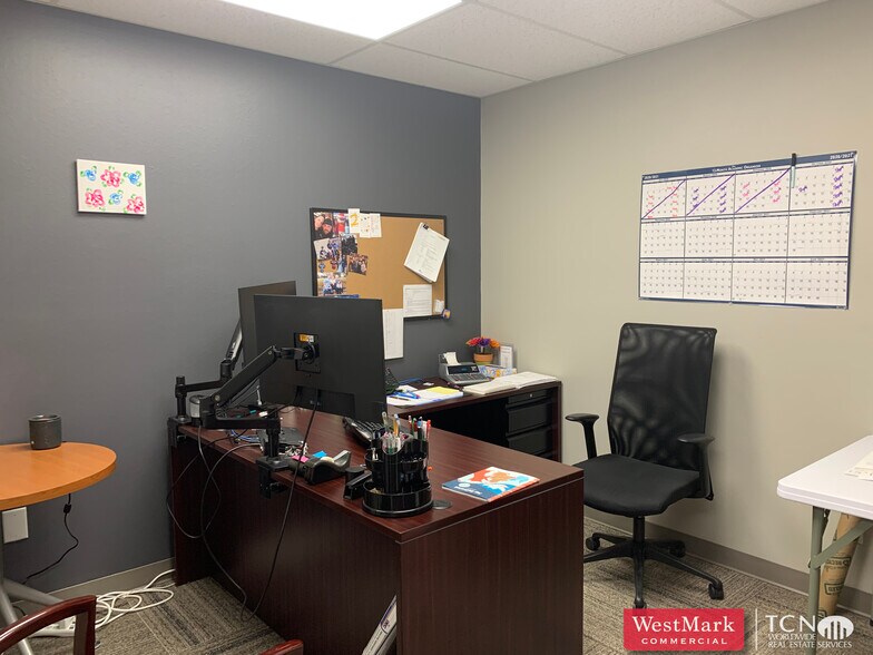 More Photos Of 4502-4516 Englewood Ave, Lubbock Office For Lease