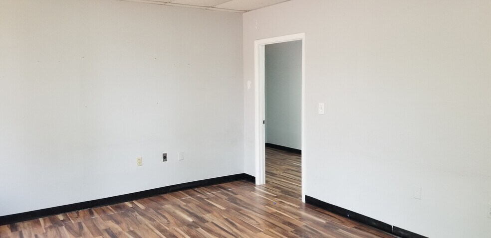 More Photos Of 9244 E Hampton Dr, Capitol Heights Warehouse For Lease