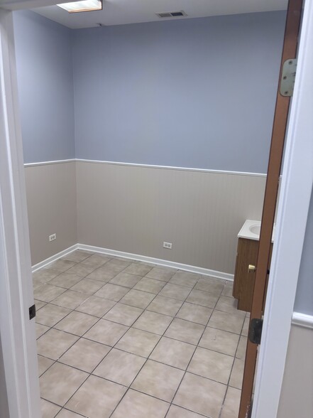 More Photos Of 3224 W Armitage Ave, Chicago Storefront Retail Residential For Lease