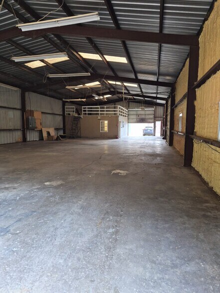 More Photos Of 701 E Pine St, Edgewood Industrial For Lease