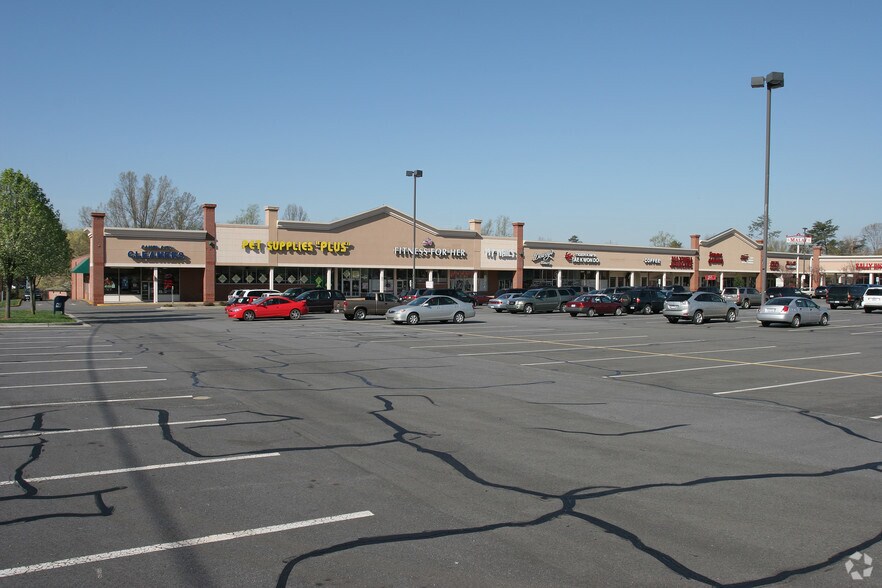 More Photos Of 2802-2894 Reynolda Rd, Winston-Salem Unknown For Lease