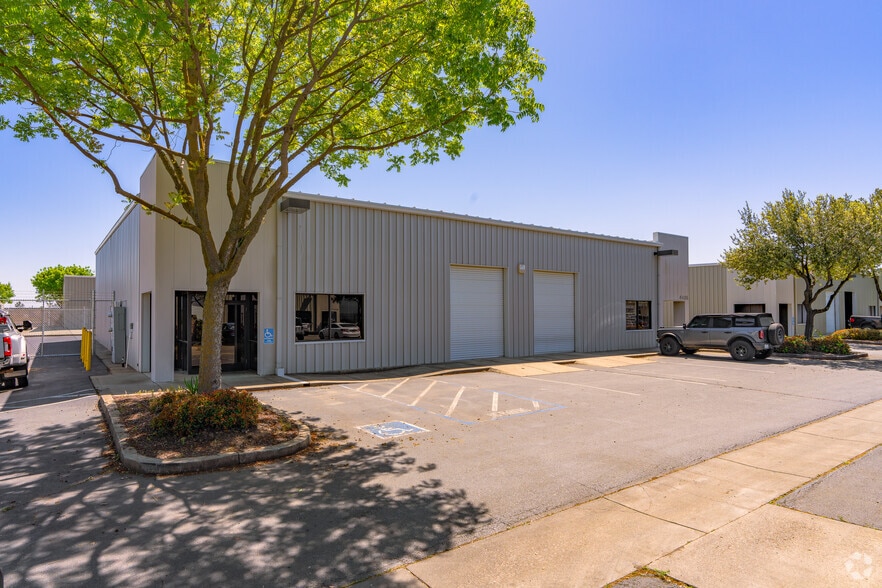 More Photos Of 4565 Skyway Dr, Olivehurst Warehouse For Lease