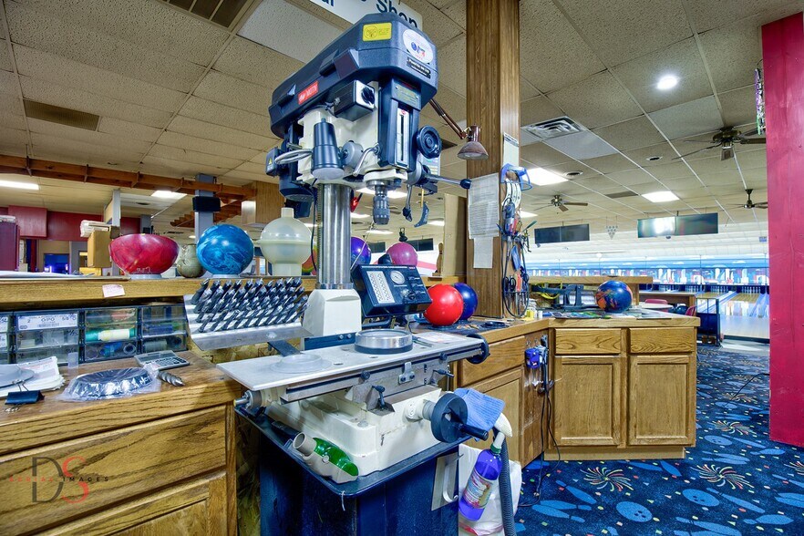 More Photos Of 2414 IL-23, Streator Flex For Sale