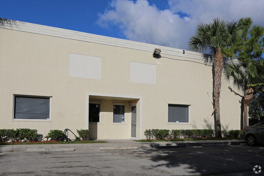 More Photos Of 352 Tall Pines Rd, West Palm Beach Warehouse For Lease