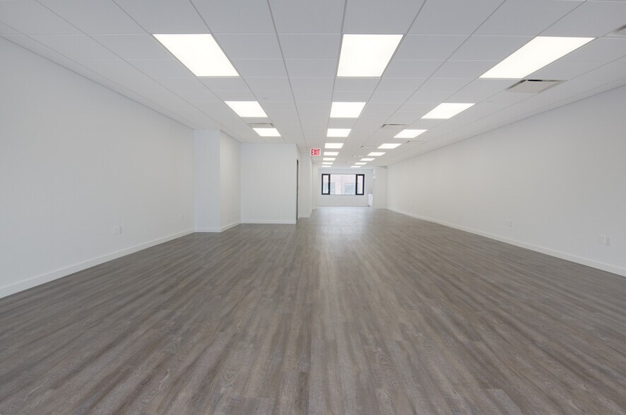 More Photos Of 1833 42nd St, Astoria Light Manufacturing For Lease