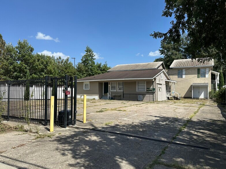 Primary Photo Of 555 E Boyd Dr, Baton Rouge Multifamily For Sale