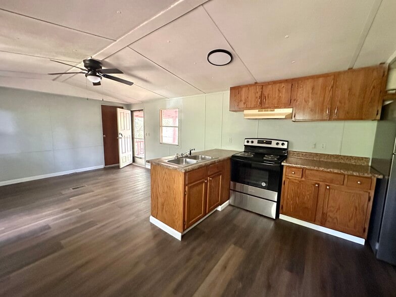 More Photos Of 9314 Beeler Ct, Bon Aqua Manufactured Housing Mobile Home Park For Sale