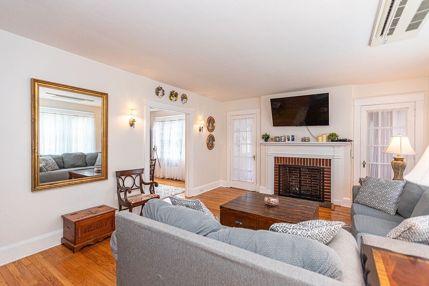More Photos Of 404 Allegheny Ave, Towson Office For Sale