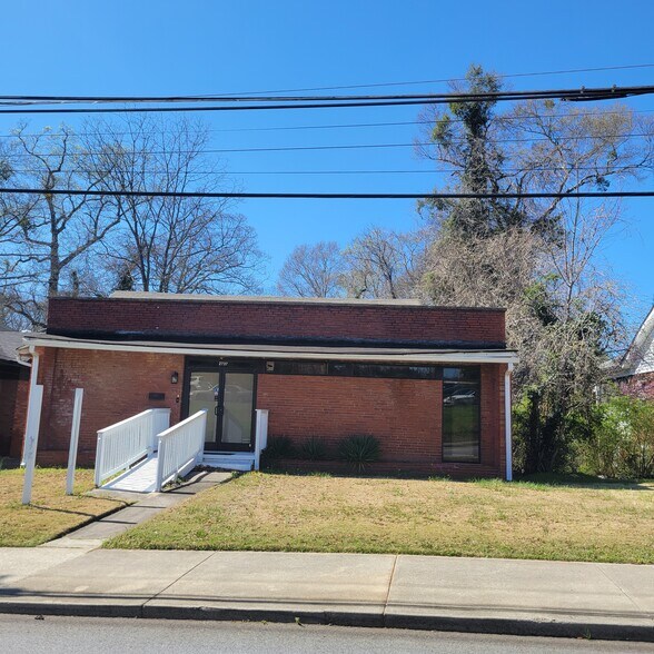 More Photos Of 2731 Church St, East Point Medical For Sale