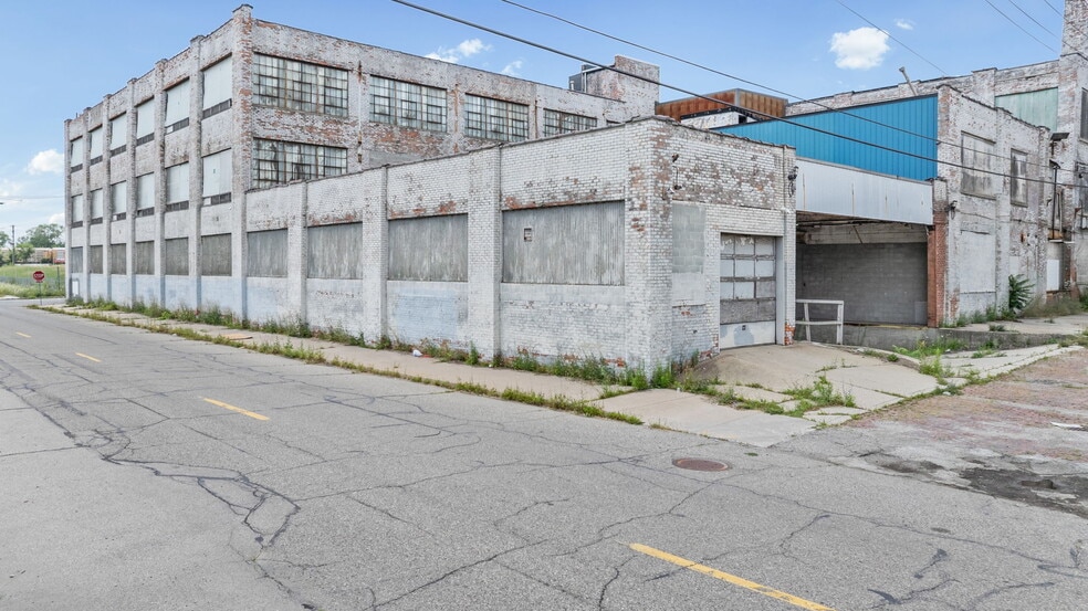 More Photos Of 4444 Lawton Ave, Detroit Warehouse For Sale