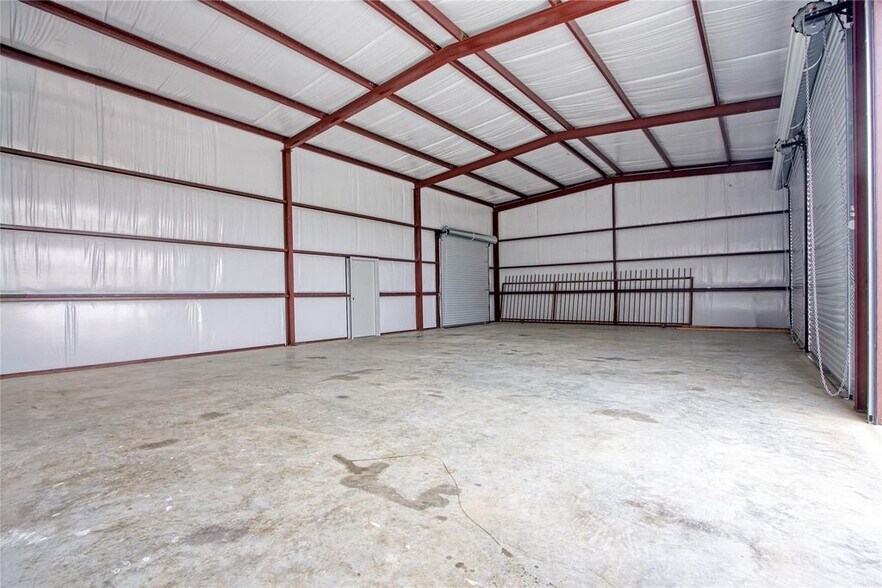 More Photos Of 13051 Pleasant Valley Dr, Rosharon Warehouse For Sale