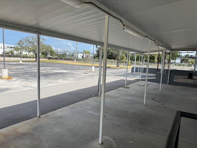 More Photos Of 5201 S West Shore Blvd, Tampa Warehouse For Lease