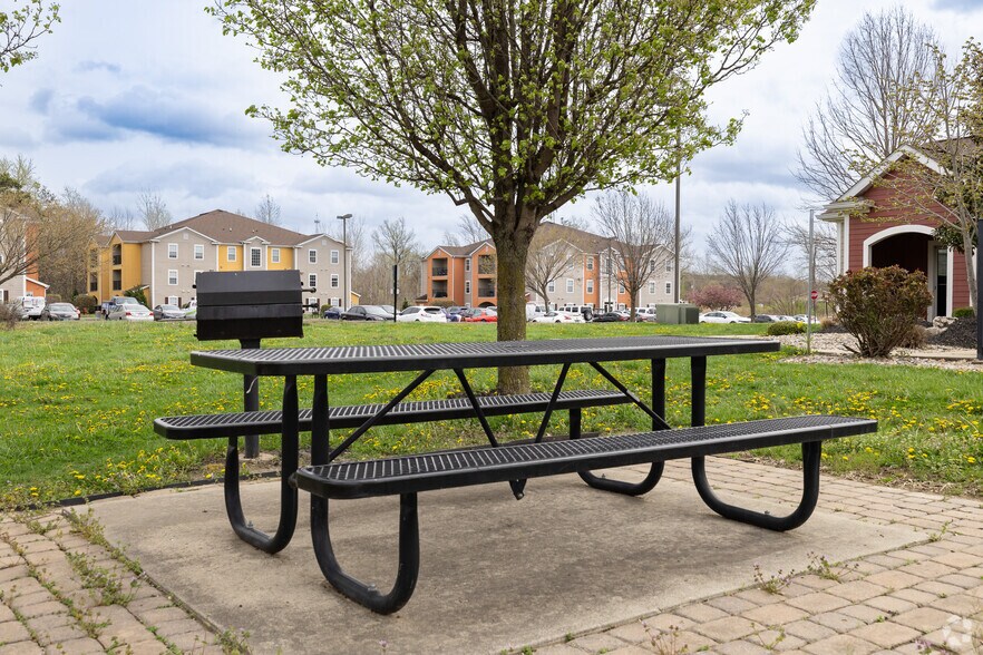 More Photos Of 500 Saluki Blvd, Carbondale Apartments For Sale