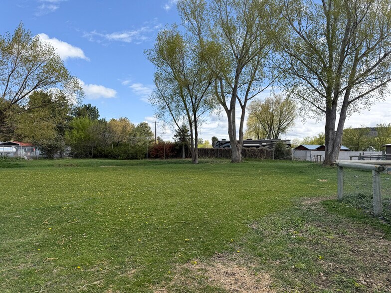 More Photos Of 972 S Main St, Prineville Flex For Sale