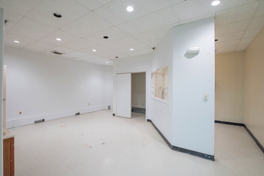 More Photos Of 493 Main St, Warsaw Medical For Sale