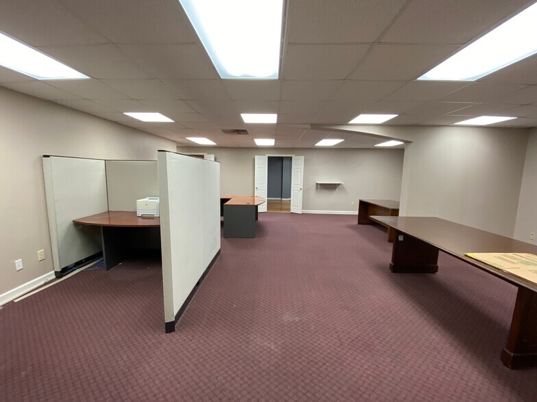 More Photos Of 2007 Old Montgomery Hwy, Birmingham Warehouse For Lease