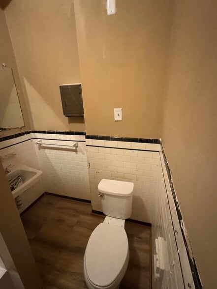 More Photos Of 2449 Shirley Ave, Baltimore Flex For Sale