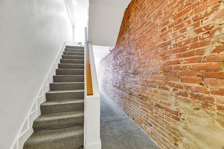 More Photos Of 407 N Charles St, Baltimore Apartments For Lease