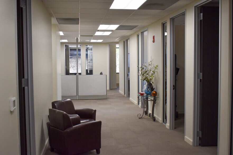 More Photos Of 16610 N Dallas Pky, Dallas Unknown For Lease