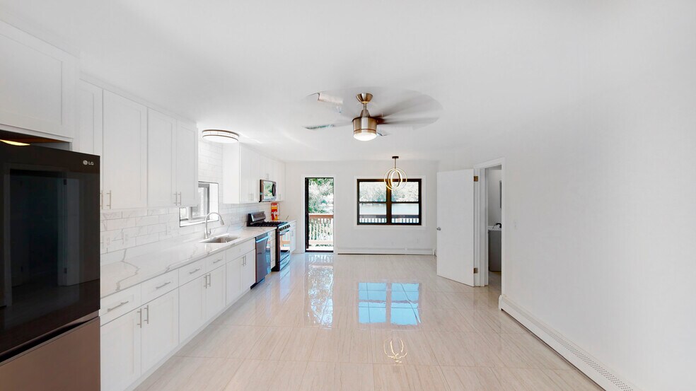 More Photos Of 37 Lakeshore Dr, Oakland Multifamily For Sale