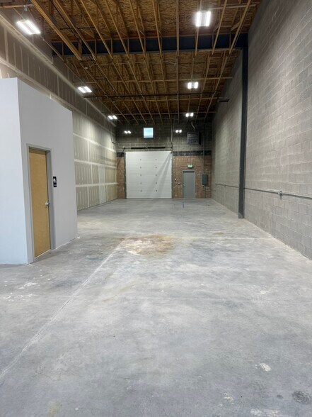 More Photos Of 2764-2808 W 14000 S, Bluffdale Showroom For Lease