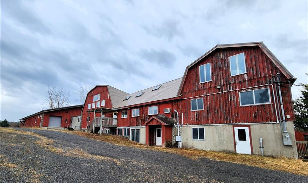 More Photos Of 303 Gunderman Rd, Spencer Flex For Sale