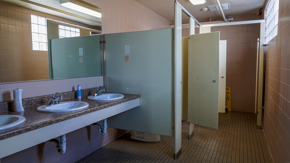 More Photos Of 930 S A St, Santa Rosa Freestanding For Lease