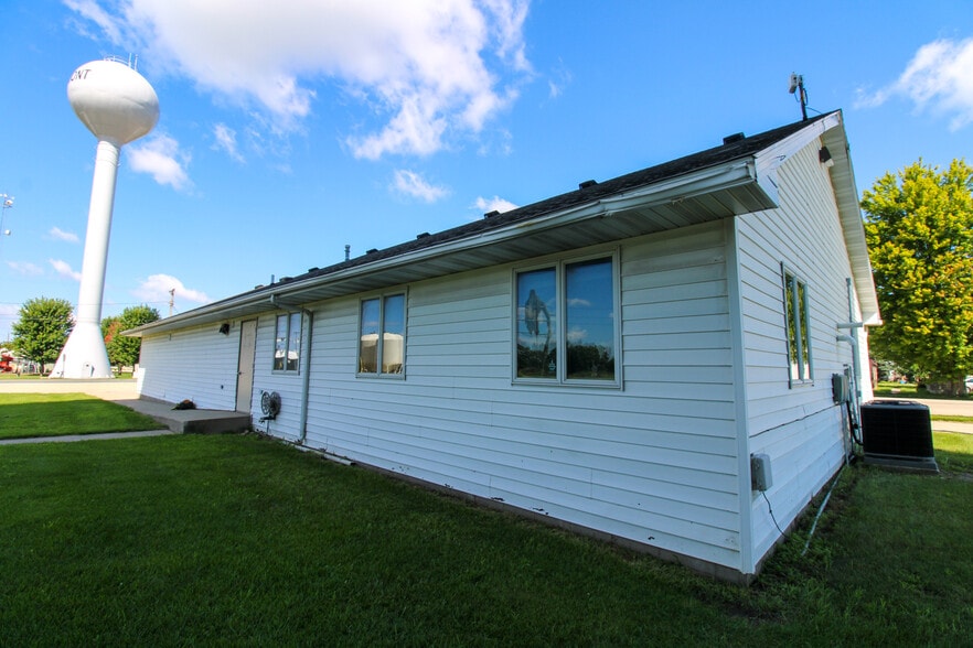 More Photos Of 135 E Front St, Claremont Specialty For Sale