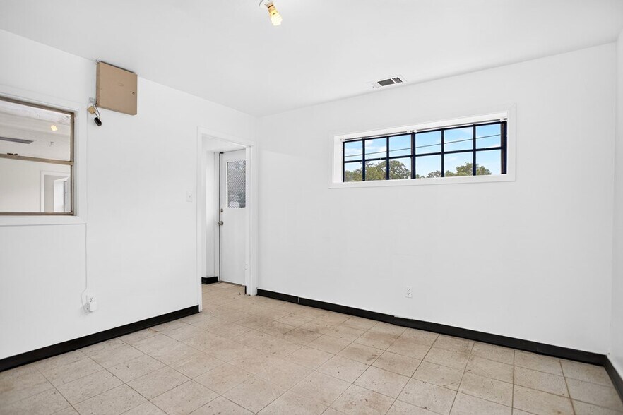 More Photos Of 903 Sayers St, Lufkin Warehouse For Sale