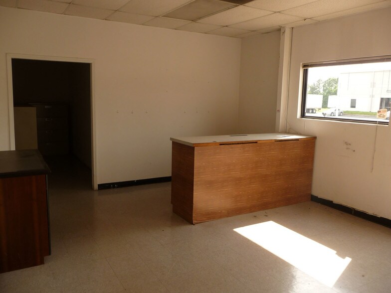 More Photos Of 4640 Damascus Rd, Memphis Warehouse For Sale