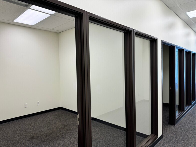 More Photos Of 2002 Synergy Blvd, Kilgore Showroom For Lease